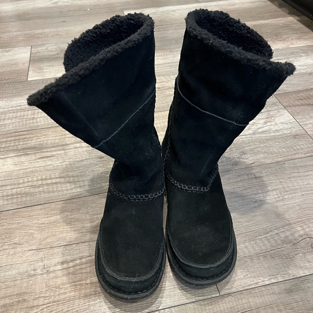 Black Clarks size 7 suede boots